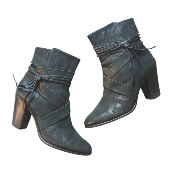 Vince Camuto Ferrah Black Leather Heeled Booties. Women's ankle Boots Size 9.5 - Picture 1 of 12